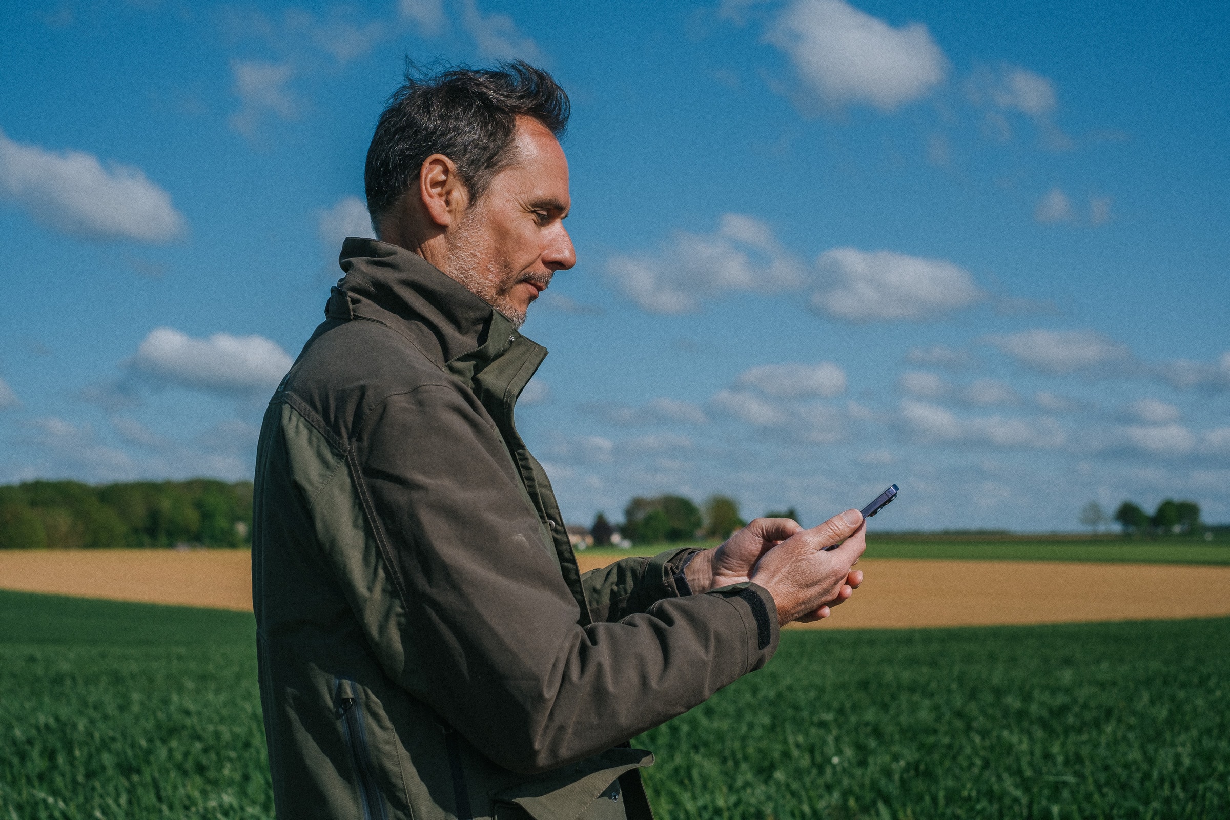 Remi Debreu qui consulte l'application Javelot